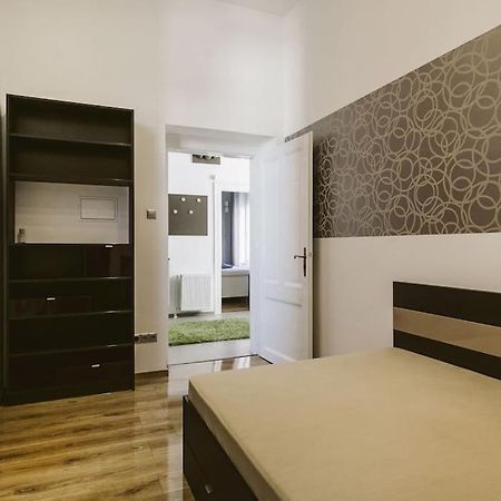 Lovely Purplish Apartment Heart Of The City Budapesta Exterior foto