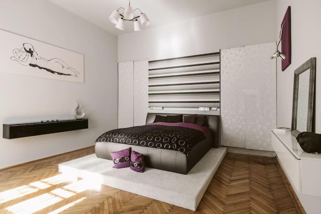 Lovely Purplish Apartment Heart Of The City Budapesta Exterior foto