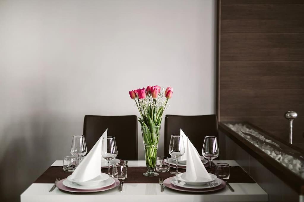 Lovely Purplish Apartment Heart Of The City Budapesta Exterior foto